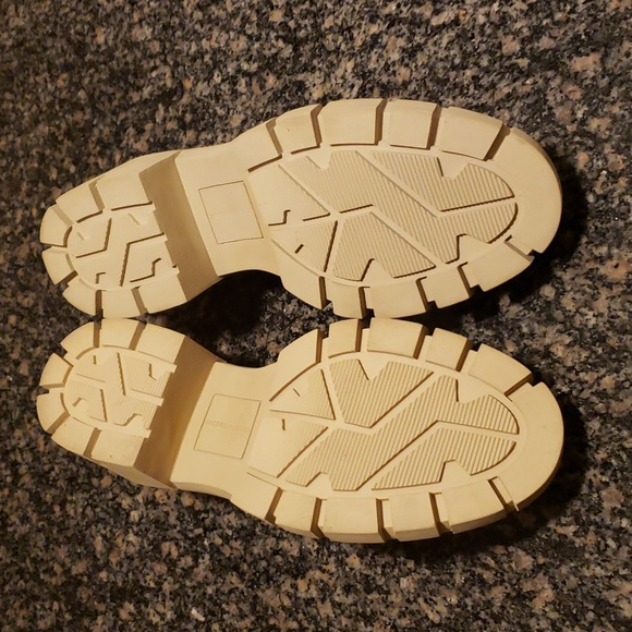 Sincerely Jules Platform Shoe - Picture 10 of 11